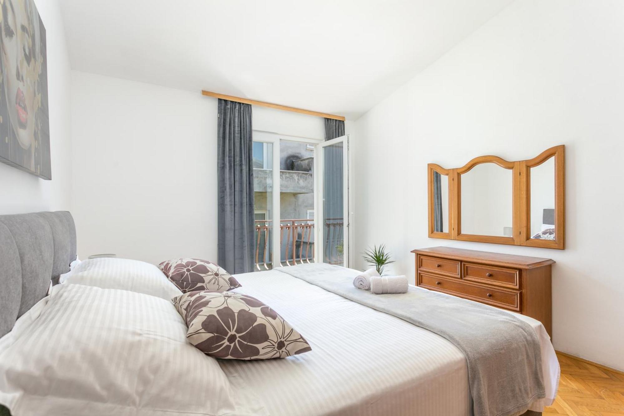 Apartments With A Parking Space Podstrana, Split - 17586 Rom bilde